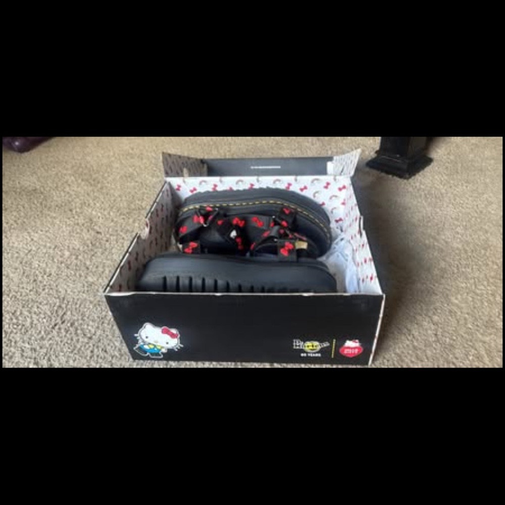 Dr. Martens HELLO KITTY
